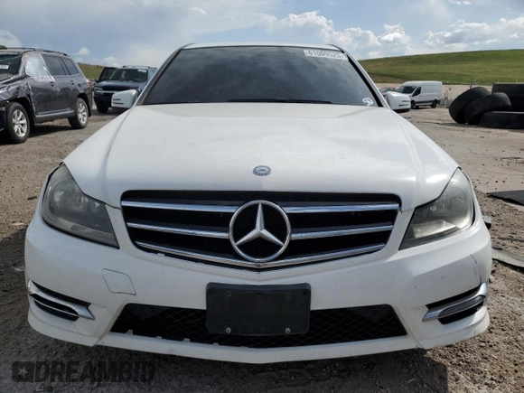 2013 Mercedes-Benz C 300 Sport с VIN WDDGF8ABXDR286670, выставлен на аукционе Copart как лот 61009525 с пробегом 125 791 миль миль и Списание • Salvage title. История ставок и продаж доступна на DreamBid. Изображение 5.
