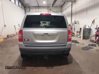 2016 Jeep Patriot Latitude with VIN 1C4NJRFB0GD581213, listed as a IAAI auction lot 42407888 with 104,202 mi miles and . Bid and sale history available at DreamBid. Image 17.