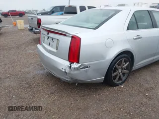 2010 Cadillac STS AWD z VIN 1G6DU6EV4A0114410, wystawiony jako IAAI lot #41301240 z przebiegiem 120 023 mil mil oraz . Historia ofert i sprzedaży dostępna na DreamBid. Obrazek 6.