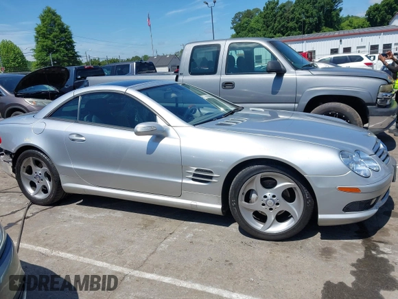 2005 Mercedes-Benz SL 500 z VIN WDBSK75F55F098924, wystawiony jako IAAI lot #42215237 z przebiegiem 211 102 mil mil oraz . Historia ofert i sprzedaży dostępna na DreamBid. Obrazek 13.