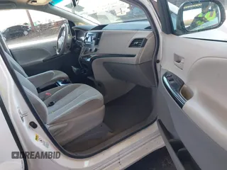 2012 Toyota Sienna LE AAS with VIN 5TDKK3DC4CS274117, listed as a IAAI auction lot 42008690 with 205,353 mi miles. Bid and sale history available at carsss.com. Image 5.