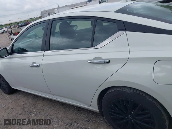 2025 Nissan Altima SV z VIN 1N4BL4DV8SN364434, wystawiony jako IAAI lot #42532928 z przebiegiem 14 521 mil mil oraz . Historia ofert i sprzedaży dostępna na DreamBid. Obrazek 14.