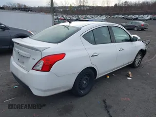 2019 Nissan Versa SV z VIN 3N1CN7AP1KL851669, wystawiony jako IAAI lot #40846171 z przebiegiem 144 652 mil mil oraz . Historia ofert i sprzedaży dostępna na DreamBid. Obrazek 4.