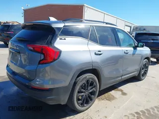 2021 GMC Terrain SLE z VIN 3GKALMEV4ML376480, wystawiony jako IAAI lot #42219837 z przebiegiem 61 595 mil mil oraz . Historia ofert i sprzedaży dostępna na DreamBid. Obrazek 4.