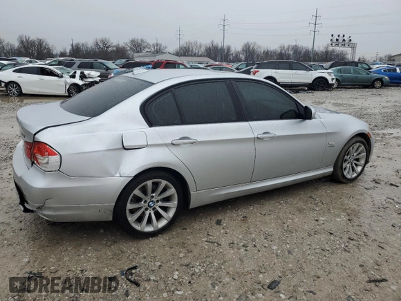 2011 BMW 3 Series 328i xDrive z VIN WBAPK7G55BNN58674, wystawiony jako Copart lot #85578814 z przebiegiem Nie podano mil oraz Szkoda całkowita • Salvage title. Historia ofert i sprzedaży dostępna na DreamBid. Obrazek 3.