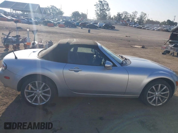2007 Mazda MX-5 Miata Sport z VIN JM1NC25F170132331, wystawiony jako IAAI lot #42381724 z przebiegiem 74 954 mil mil oraz . Historia ofert i sprzedaży dostępna na DreamBid. Obrazek 13.