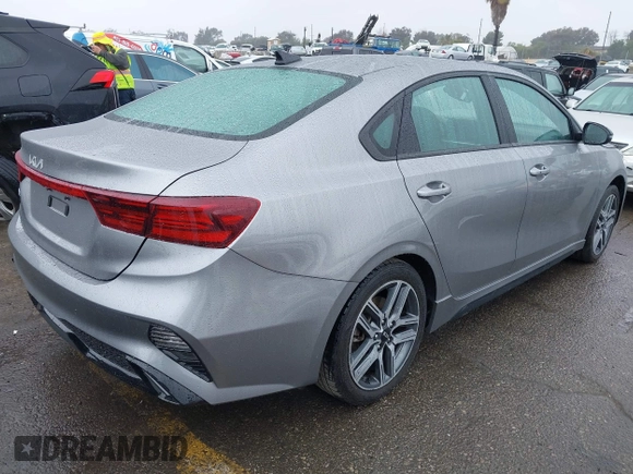 2023 Kia Forte GT-Line z VIN 3KPF54AD8PE602683, wystawiony jako IAAI lot #41444418 z przebiegiem 52 229 mil mil oraz . Historia ofert i sprzedaży dostępna na DreamBid. Obrazek 4.
