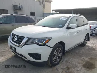 2017 Nissan Pathfinder S with VIN 5N1DR2MN1HC672874, listed as a IAAI auction lot 41828458 with 138,490 mi miles. Bid and sale history available at carsss.com. Image 2.