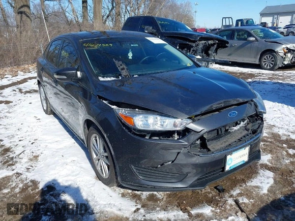 2016 Ford Focus SE with VIN 1FADP3F27GL257596, listed as a IAAI auction lot 41619509 with 75,606 mi miles. Bid and sale history available at carsss.com. Image 1.