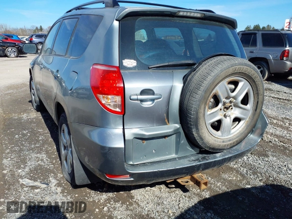 2008 Toyota RAV4 Ltd with VIN JTMBK31V886040432, listed as a IAAI auction lot 42055915 with 211,164 mi miles. Bid and sale history available at carsss.com. Image 3.