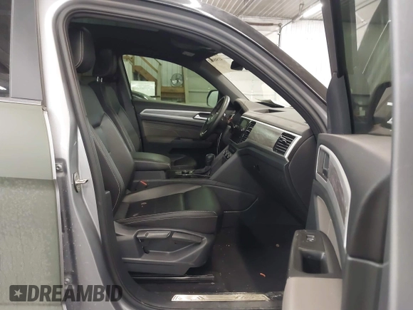 2022 Volkswagen Atlas SE with VIN 1V2KC2CA3NC207745, listed as a IAAI auction lot 41588761 with 99,206 mi miles and . Bid and sale history available at DreamBid. Image 5.