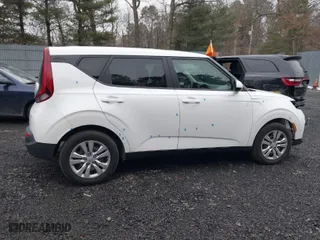 2020 Kia Soul S with VIN KNDJ23AU4L7723217, listed as a IAAI auction lot 41544182 with 32,670 mi miles. Bid and sale history available at carsss.com. Image 13.