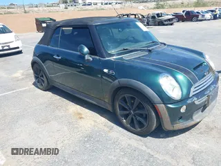 2008 MINI Convertible S z VIN WMWRH33578TU80909, wystawiony jako IAAI lot #41889238 z przebiegiem 137 412 mil mil oraz . Historia ofert i sprzedaży dostępna na DreamBid. Obrazek 1.