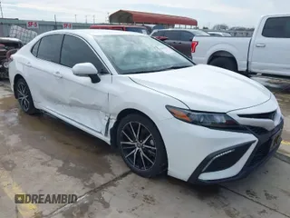 2022 Toyota Camry SE with VIN 4T1G11AK8NU037312, listed as a IAAI auction lot 41461393 with 42,096 mi miles. Bid and sale history available at carsss.com. Image 1.