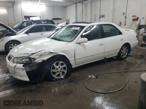 2000 Toyota Camry CE with VIN 4T1BG22K7YU996749, listed as a Copart auction lot 41957205 with 197,160 mi miles and Salvage Title. Bid and sale history available at carsss.com. Image 1.