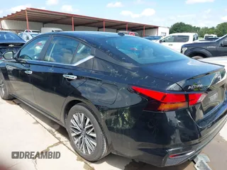 2023 Nissan Altima SV z VIN 1N4BL4DV2PN348799, wystawiony jako IAAI lot #42361675 z przebiegiem 54 285 mil mil oraz . Historia ofert i sprzedaży dostępna na DreamBid. Obrazek 3.