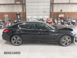 2016 Porsche Panamera S E-Hybrid z VIN WP0AD2A74GL040039, wystawiony jako IAAI lot #42411042 z przebiegiem 60 616 mil mil oraz . Historia ofert i sprzedaży dostępna na DreamBid. Obrazek 14.