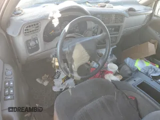 1998 Chevrolet Blazer LS z VIN 1GNDT13W9W2147761, wystawiony jako Copart lot #47551835 z przebiegiem 211 761 mil mil oraz Szkoda całkowita • Salvage title. Historia ofert i sprzedaży dostępna na DreamBid. Obrazek 8.