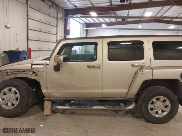 2008 Hummer H3 SUV with VIN 5GTEN13E388134981, listed as a IAAI auction lot 41549808 with 144,369 mi miles. Bid and sale history available at carsss.com. Image 14.