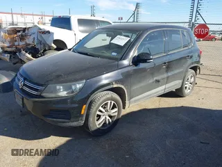 2013 Volkswagen Tiguan S z VIN WVGAV3AXXDW594680, wystawiony jako IAAI lot #41652323 z przebiegiem 136 382 mil mil oraz . Historia ofert i sprzedaży dostępna na DreamBid. Obrazek 2.