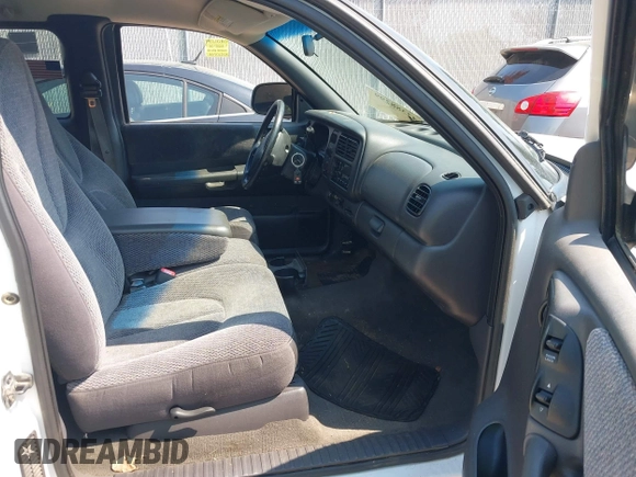1998 Dodge Dakota SLT z VIN 1B7GL22X9WS620905, wystawiony jako IAAI lot #42388299 z przebiegiem 146 315 mil mil oraz . Historia ofert i sprzedaży dostępna na DreamBid. Obrazek 5.
