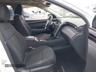 2022 Hyundai Tucson SEL z VIN 5NMJF3AE2NH062926, wystawiony jako IAAI lot #41969902 z przebiegiem 41 882 mil mil oraz . Historia ofert i sprzedaży dostępna na DreamBid. Obrazek 5.
