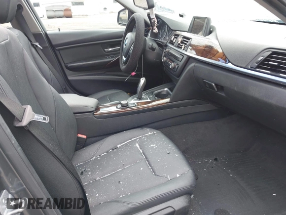 2015 BMW 3 Series 328i xDrive с VIN WBA3B5G52FNS14325, выставлен на аукционе IAAI как лот 42095241 с пробегом 95 726 миль миль и . История ставок и продаж доступна на DreamBid. Изображение 5.