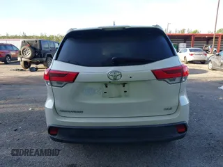 2018 Toyota Highlander SE with VIN 5TDKZRFH6JS534716, listed as a IAAI auction lot 42554743 with 154,636 mi miles and . Bid and sale history available at DreamBid. Image 17.