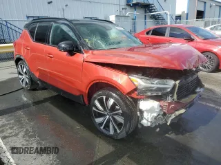 2022 Volvo XC40 Twin Plus z VIN YV4ED3UR4N2717241, wystawiony jako Copart lot #68005304 z przebiegiem Nie podano mil oraz Szkoda całkowita • Salvage title. Historia ofert i sprzedaży dostępna na DreamBid. Obrazek 4.