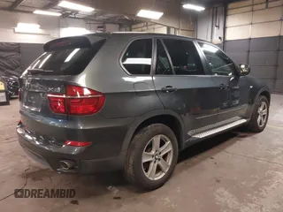 2011 BMW X5 35d z VIN 5UXZW0C5XBL658941, wystawiony jako IAAI lot #42460443 z przebiegiem 137 268 mil mil oraz . Historia ofert i sprzedaży dostępna na DreamBid. Obrazek 4.