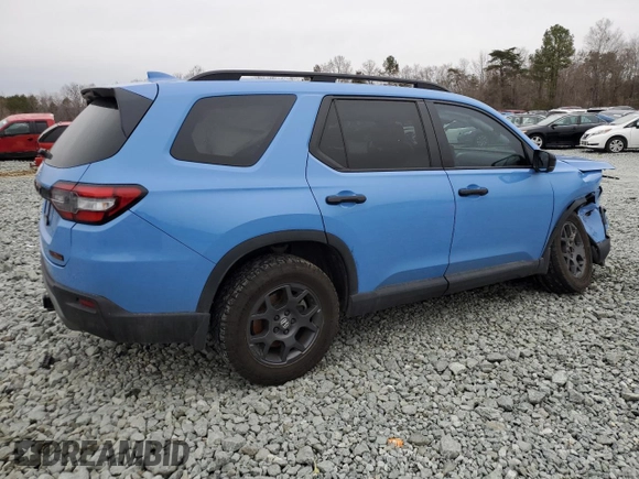 2024 Honda Pilot TrailSport with VIN 5FNYG1H61RB012492, listed as a Copart auction lot 45564925 with 31,860 mi miles and Salvage Title. Bid and sale history available at carsss.com. Image 3.
