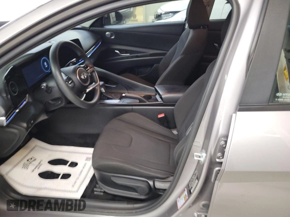 2024 Hyundai Elantra SEL z VIN KMHLM4DG4RU636275, wystawiony jako IAAI lot #42853008 z przebiegiem 32 964 mil mil oraz . Historia ofert i sprzedaży dostępna na DreamBid. Obrazek 4.