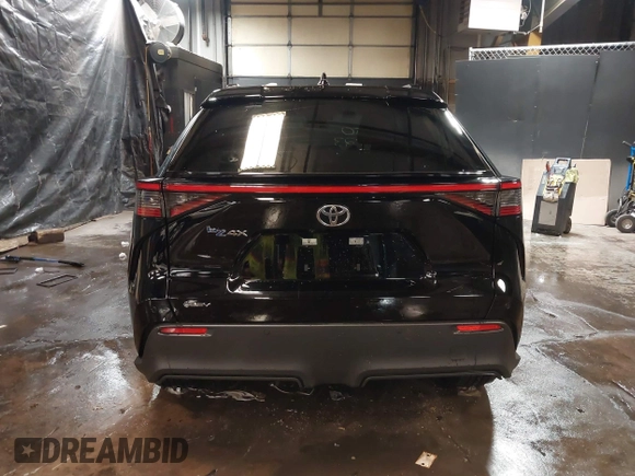 2024 Toyota bZ4X XLE z VIN JTMAAAAA3RA043494, wystawiony jako IAAI lot #41509723 z przebiegiem 5 279 mil mil oraz . Historia ofert i sprzedaży dostępna na DreamBid. Obrazek 17.