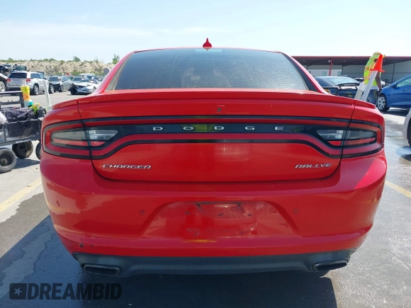 2015 Dodge Charger SXT z VIN 2C3CDXHG2FH896581, wystawiony jako IAAI lot #42004954 z przebiegiem 241 911 mil mil oraz . Historia ofert i sprzedaży dostępna na DreamBid. Obrazek 16.