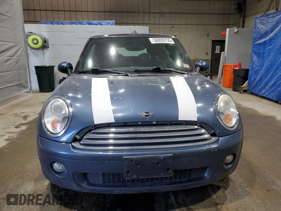 2009 MINI Convertible z VIN WMWMR335X9TJ93685, wystawiony jako Copart lot #50899755 z przebiegiem 123 609 mil mil oraz Szkoda całkowita • Salvage title. Historia ofert i sprzedaży dostępna na DreamBid. Obrazek 5.