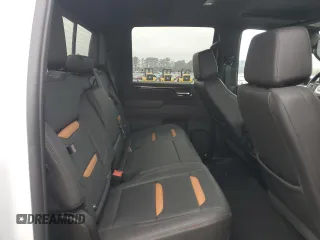 2025 GMC Sierra 2500HD AT4 z VIN 1GT4UPEY7SF114283, wystawiony jako Copart lot #86565004 z przebiegiem 4 371 mil mil oraz Szkoda całkowita • Salvage title. Historia ofert i sprzedaży dostępna na DreamBid. Obrazek 10.