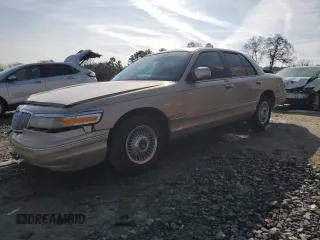 1997 Mercury Grand Marquis GS z VIN 2MELM74WXVX702701, wystawiony jako Copart lot #43999835 z przebiegiem 272 538 mil mil oraz Szkoda całkowita • Salvage title. Historia ofert i sprzedaży dostępna na DreamBid. Obrazek 1.