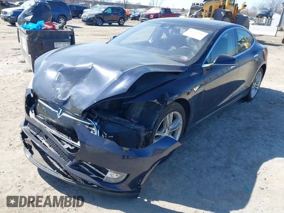 2015 Tesla Model S 85D with VIN 5YJSA1H25FFP70562, listed as a IAAI auction lot 41787957 with 177,688 mi miles. Bid and sale history available at carsss.com. Image 6.