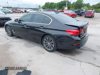 2018 BMW 5 Series 540i z VIN WBAJE5C51JWA98514, wystawiony jako IAAI lot #41963168 z przebiegiem 78 755 mil mil oraz . Historia ofert i sprzedaży dostępna na DreamBid. Obrazek 3.