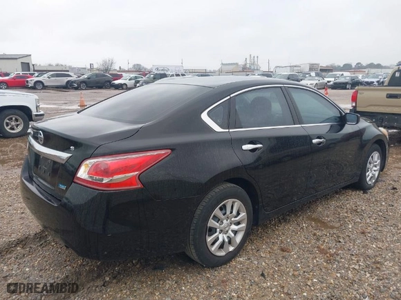 2013 Nissan Altima 2.5 S with VIN 1N4AL3AP5DN437435, listed as a IAAI auction lot 41609088 with 220,072 mi miles. Bid and sale history available at carsss.com. Image 4.