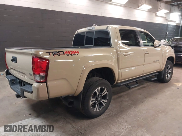 2016 Toyota Tacoma SR with VIN 5TFCZ5AN4GX033255, listed as a IAAI auction lot 41920633 with 71,681 mi miles and . Bid and sale history available at carsss.com. Image 4.