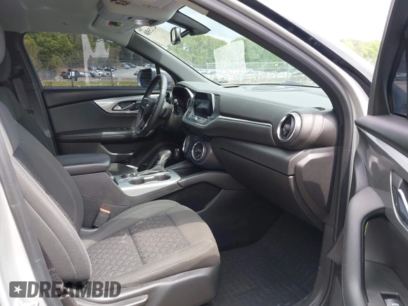 2020 Chevrolet Blazer LT z VIN 3GNKBBRA0LS717044, wystawiony jako IAAI lot #42125519 z przebiegiem 111 685 mil mil oraz . Historia ofert i sprzedaży dostępna na DreamBid. Obrazek 5.
