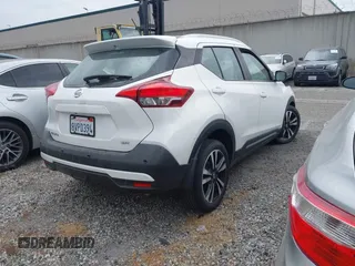 2020 Nissan Kicks SR z VIN 3N1CP5DV2LL543887, wystawiony jako IAAI lot #42153454 z przebiegiem 25 573 mil mil oraz . Historia ofert i sprzedaży dostępna na DreamBid. Obrazek 4.