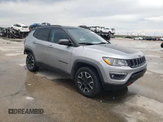 2020 Jeep Compass Trailhawk z VIN 3C4NJDDB7LT171728, wystawiony jako Copart lot #60919295 z przebiegiem 81 826 mil mil oraz Szkoda całkowita • Salvage title. Historia ofert i sprzedaży dostępna na DreamBid. Obrazek 4.