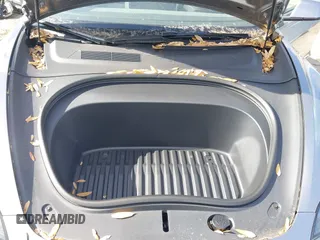 2025 Tesla Model 3 Long Range z VIN 5YJ3E1EA7SF892239, wystawiony jako IAAI lot #42068918 z przebiegiem 17 mil mil oraz . Historia ofert i sprzedaży dostępna na DreamBid. Obrazek 10.