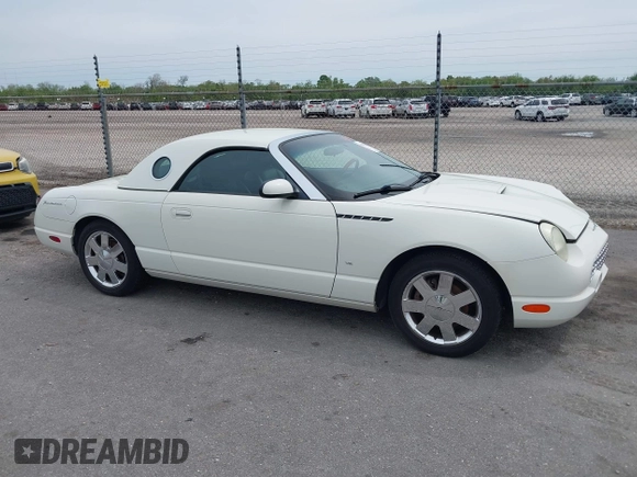 2003 Ford Thunderbird Deluxe z VIN 1FAHP60A03Y113355, wystawiony jako IAAI lot #41890414 z przebiegiem 147 620 mil mil oraz . Historia ofert i sprzedaży dostępna na DreamBid. Obrazek 13.