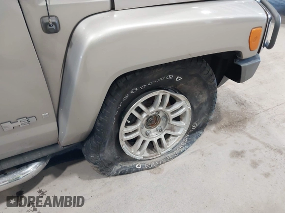 2006 Hummer H3 with VIN 5GTDN136268123052, listed as a IAAI auction lot 42126283 with 124,040 mi miles. Bid and sale history available at carsss.com. Image 14.