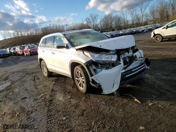 2019 Toyota Highlander SE with VIN 5TDJZRFH1KS563702, listed as a Copart auction lot 42927035 with 0 mi miles and Salvage Title. Bid and sale history available at carsss.com. Image 12.