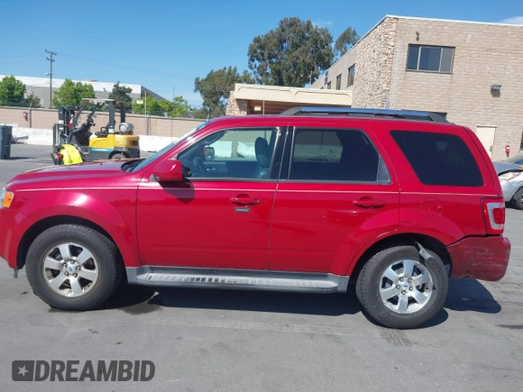 2010 Ford Escape Limited z VIN 1FMCU9EG8AKB12381, wystawiony jako IAAI lot #42385229 z przebiegiem 141 657 mil mil oraz . Historia ofert i sprzedaży dostępna na DreamBid. Obrazek 14.