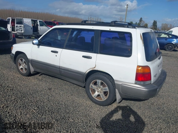 1999 Subaru Forester S with VIN JF1SF6554XH729909, listed as a IAAI auction lot 41722160 with 175,850 mi miles. Bid and sale history available at carsss.com. Image 3.